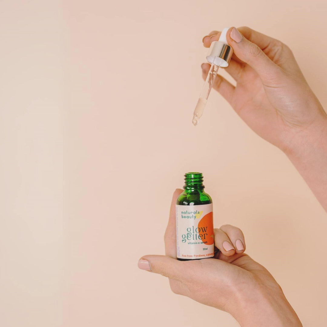 Special blend of Vitamin C, superfruit extracts, Goji berry, Bilberry, Acai berry, aloe & hyaluronic acid will smooth out fine lines and wrinkles