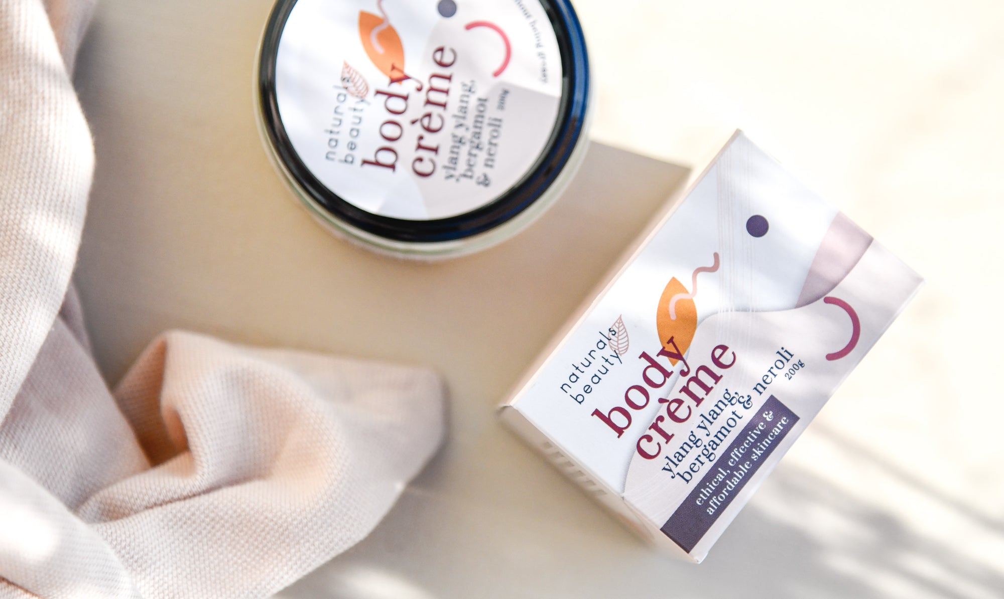 A nourishing & luxurious creme, without being greasy. This is a special body crème as it’s formulated with excellent carrier oils like Avocado, soybean, and evening primrose oil. Absorbs easily into the skin without leaving an oily film.