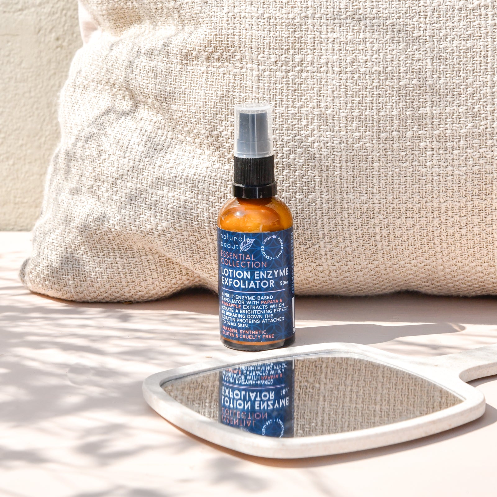 Say goodbye to rough skin and hello to a smoother, more refined texture with our enzyme exfoliator. It also helps to minimise the appearance of pores and blackheads, leaving your skin looking and feeling clean and refreshed