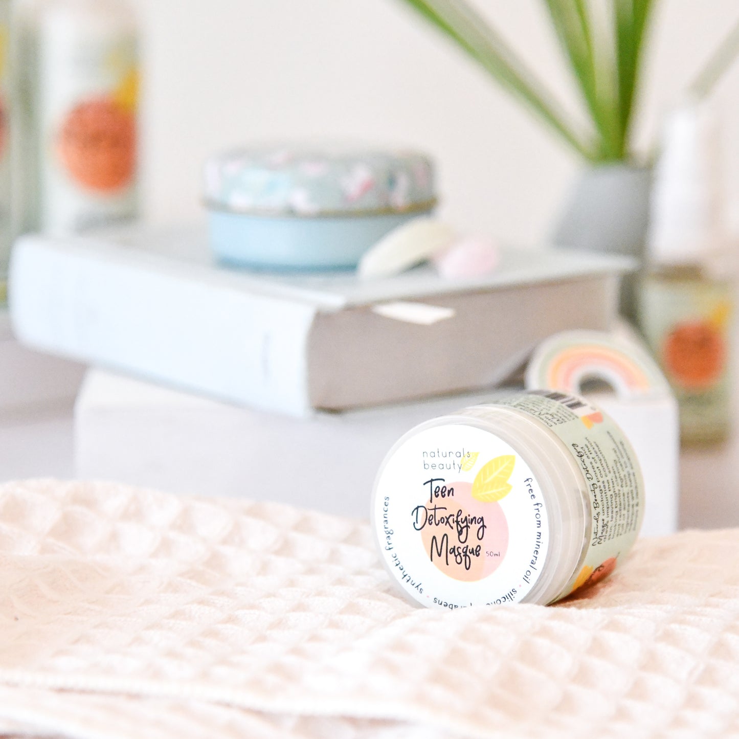 Bust that acne-causing bacteria with the skin healing mojo of pure, certified organic essential oils of Lemongrass and Buchu, specially chosen for their&nbsp;healing benefits for teen skin.